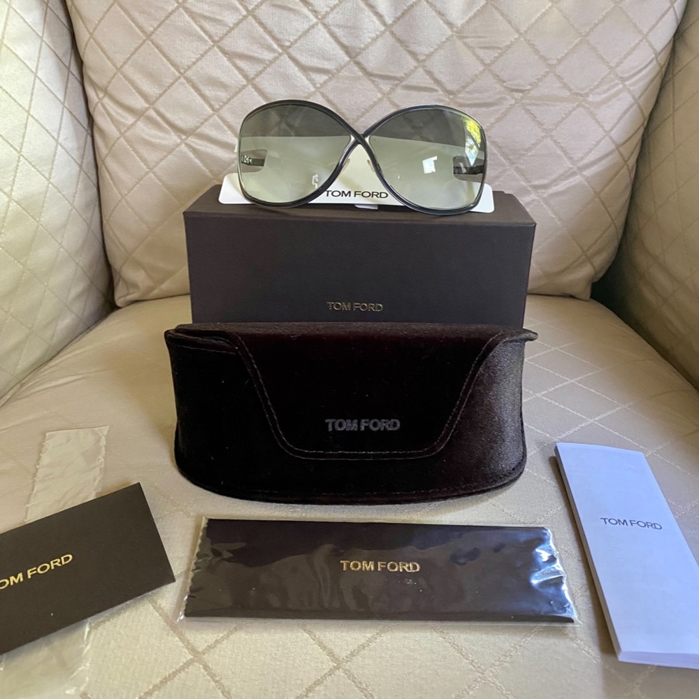 NWT Tom Ford Sunglasses Dark Gray TF17920B with Case Cloth Box Authenticity Card